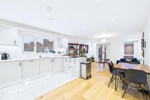 2 bedroom flat to rent, St. Catherines Close, Birmingham, B15