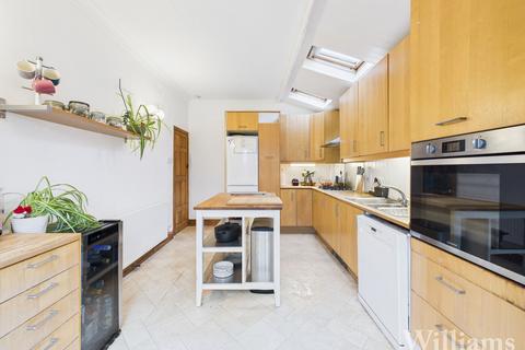 4 bedroom detached bungalow for sale, North End Road, Buckingham MK18