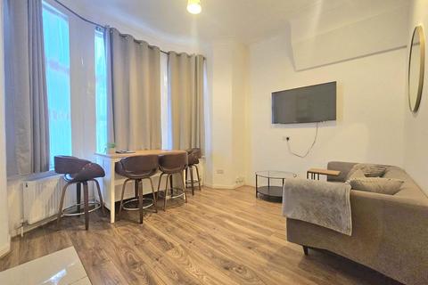 2 bedroom flat to rent, Buckley Road, London