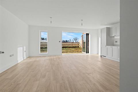 4 bedroom detached house for sale, Bakers Way, Docking