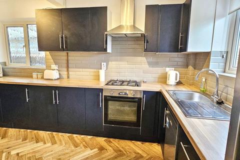 3 bedroom semi-detached house for sale, Cedar Close, Stourbridge DY8