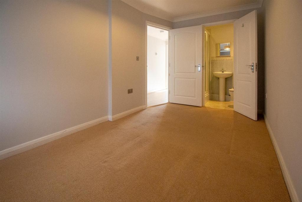 17 Kings Gate - Bedroom.jpg