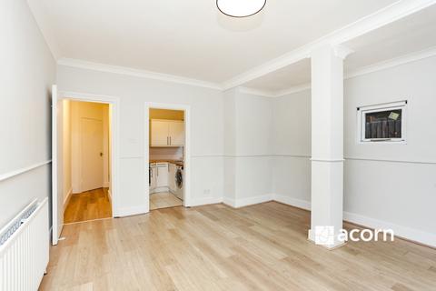 2 bedroom flat to rent, Farley Road London SE6