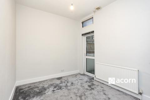 2 bedroom flat to rent, Farley Road London SE6