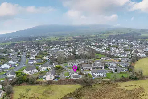 3 bedroom end of terrace house for sale, 7, The Crofts, Glen Vine