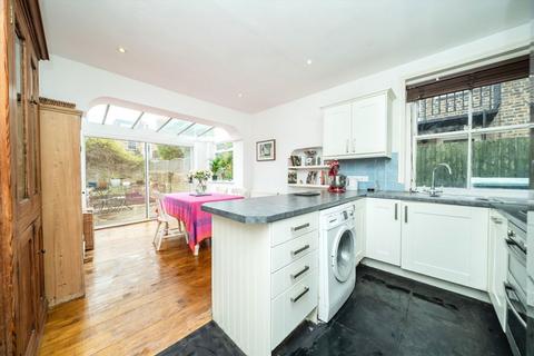 2 bedroom flat for sale, Hartswood Road, London W12