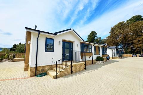 undefined, WEYBRIDGE PARK / MEADOWLANDS PARK - ADDLESTONE / WEYBRIDGE