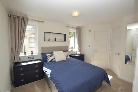 undefined, WEYBRIDGE PARK / MEADOWLANDS PARK - ADDLESTONE / WEYBRIDGE
