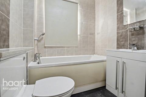 5 bedroom detached house to rent, Brackley Crescent, BASILDON