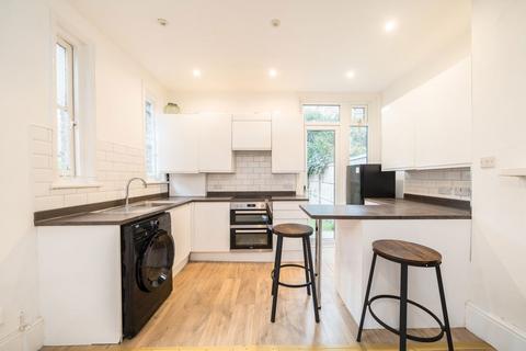 2 bedroom flat to rent, Hailsham Avenue, London SW2