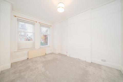2 bedroom flat to rent, Hailsham Avenue, London SW2