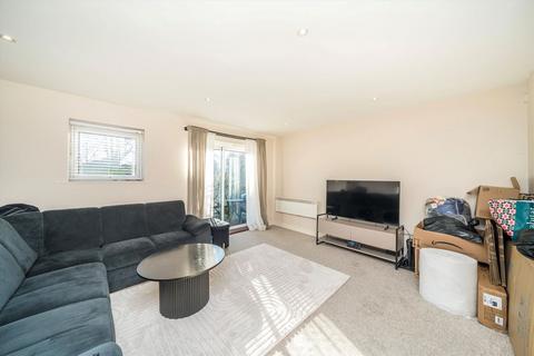 2 bedroom flat to rent, Highfield Close, London SE13