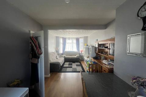 undefined, Carisbrooke Road Luton LU4 8HE