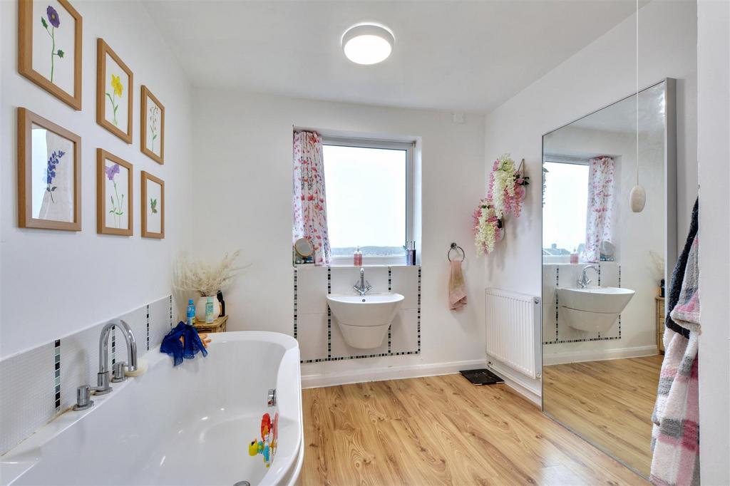 Bathroom 4.jpeg