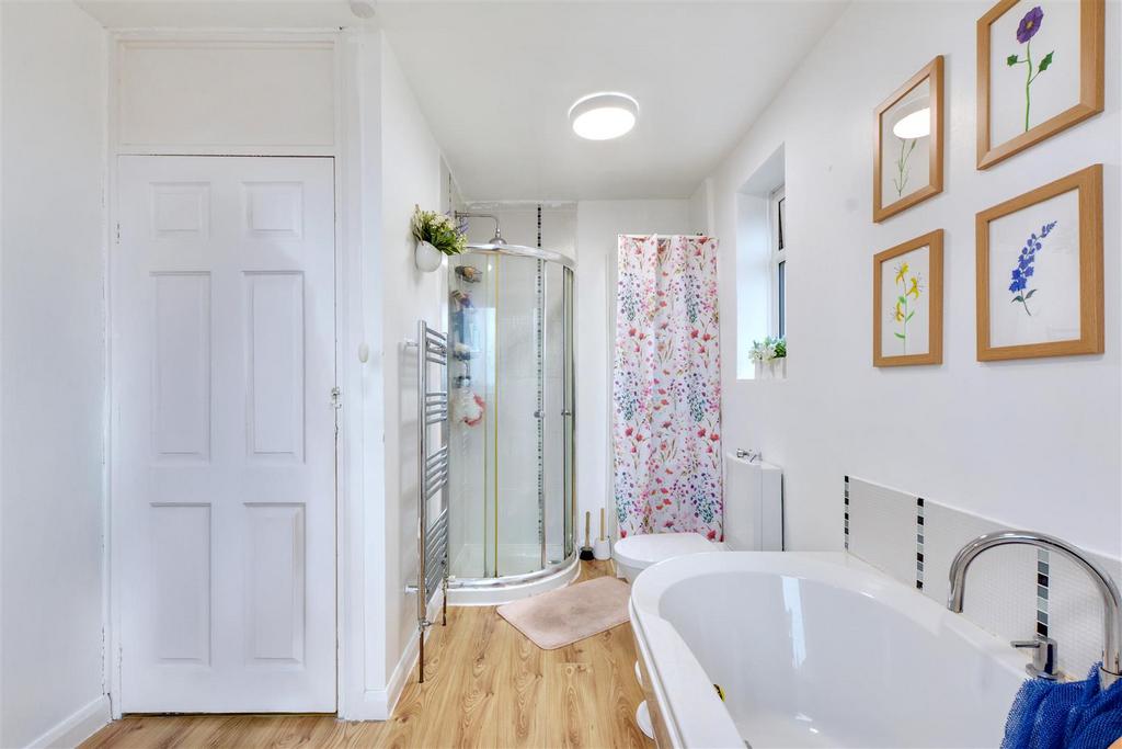Bathroom 2.jpeg