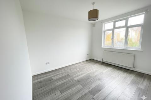 2 bedroom maisonette to rent, Orchid Road, London, N14