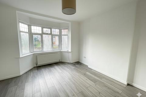 2 bedroom maisonette to rent, Orchid Road, London, N14