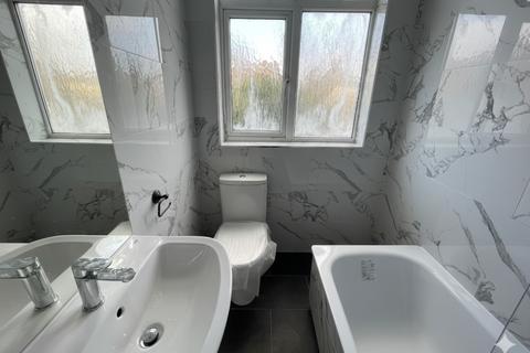 2 bedroom maisonette to rent, Orchid Road, London, N14