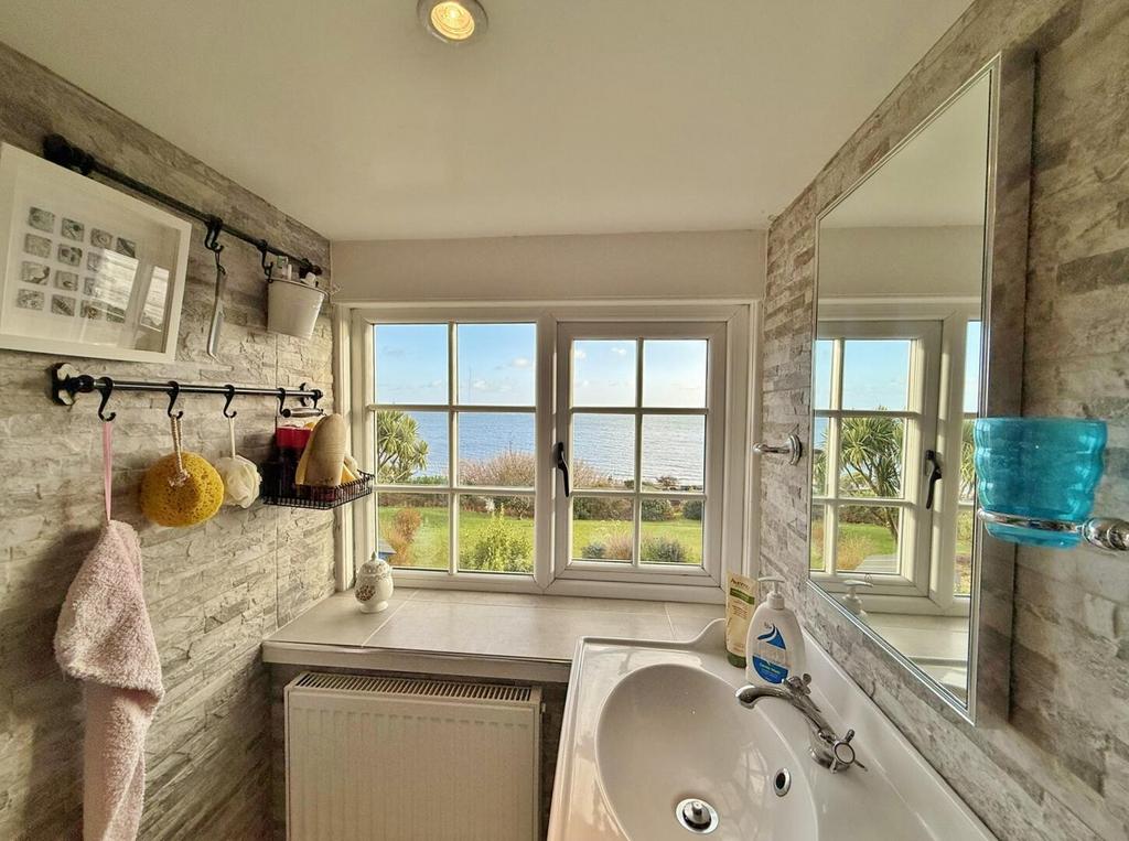 En-suite shower room 3 view