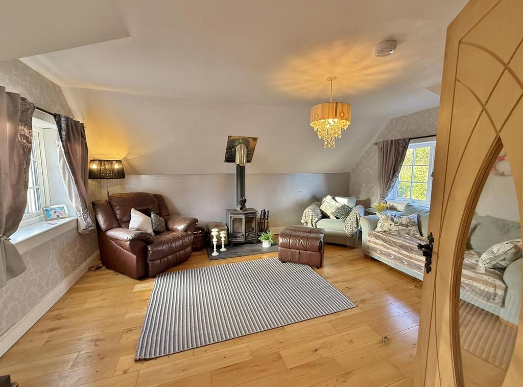 Upper sitting room/ bedroom 6