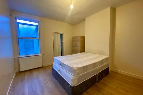 undefined, Mitcham CR4