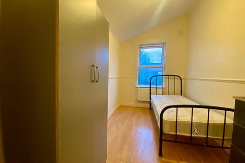 undefined, Mitcham CR4