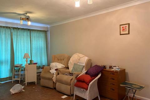 2 bedroom bungalow for sale, Walnut Close, Paddock Wood, Tonbridge