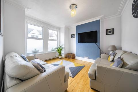 2 bedroom maisonette to rent, Mersham Road, Thornton Heath, CR7