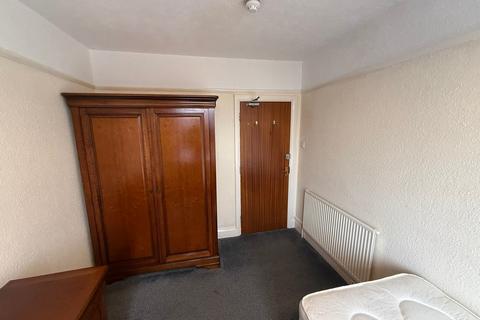1 bedroom in a house share to rent, Alder Road, Poole