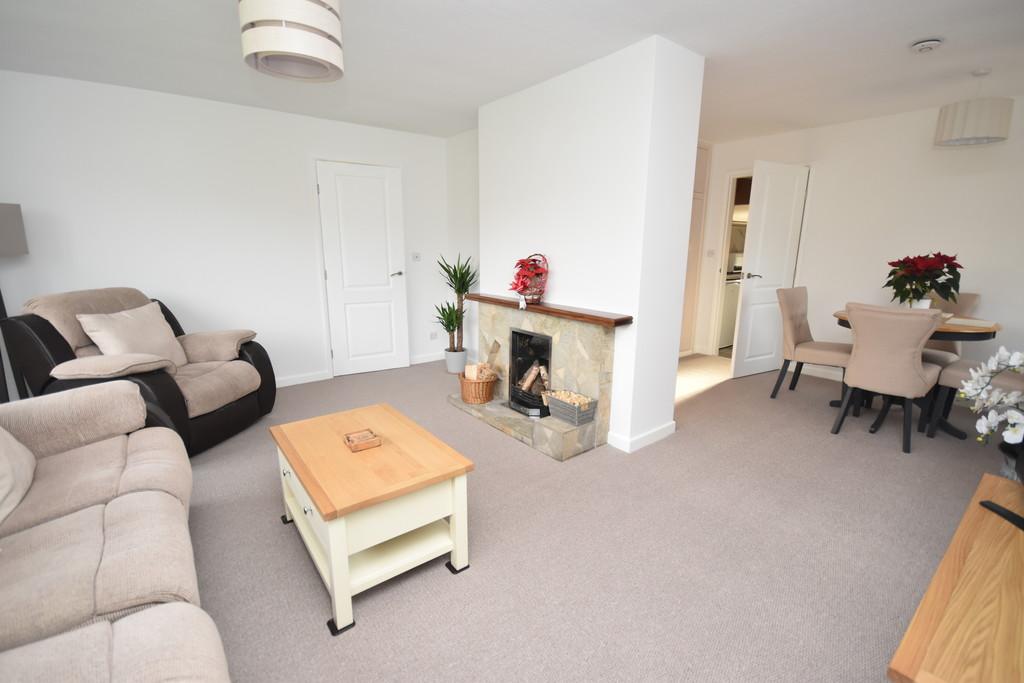 Lounge/Dining