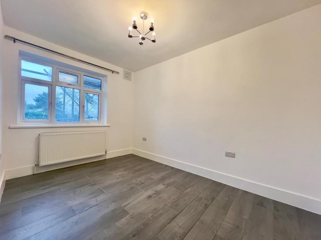 243 Minehead Court Bed1