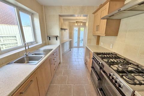4 bedroom semi-detached house for sale, Eden Vale Road, Westbury