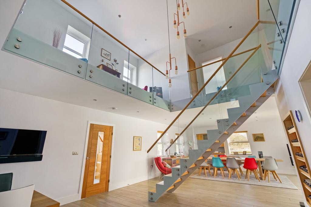 Open plan hallway/diner/kitchen