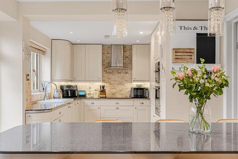 4 bedroom detached house for sale, Willowdale Close, Petersfield GU32