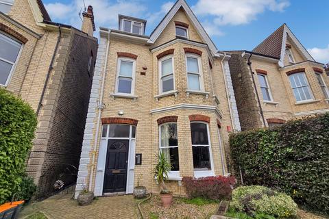 2 bedroom ground floor flat for sale, Wilbury Gardens, Hove BN3