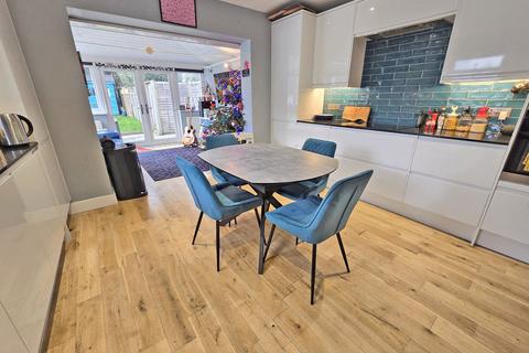 2 bedroom ground floor flat for sale, Wilbury Gardens, Hove BN3