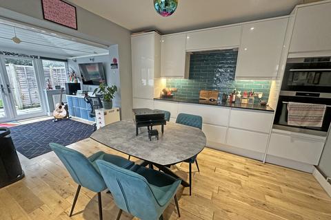 2 bedroom ground floor flat for sale, Wilbury Gardens, Hove BN3