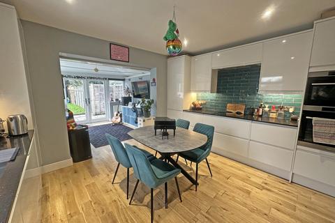 2 bedroom ground floor flat for sale, Wilbury Gardens, Hove BN3