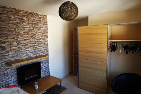 2 bedroom apartment to rent, Postbox, City Centre B1
