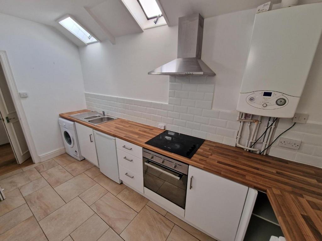Kitchen - 2.jpg