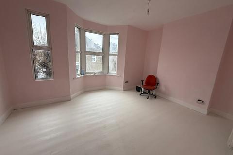 4 bedroom semi-detached house to rent, Toronto Avenue, London E12