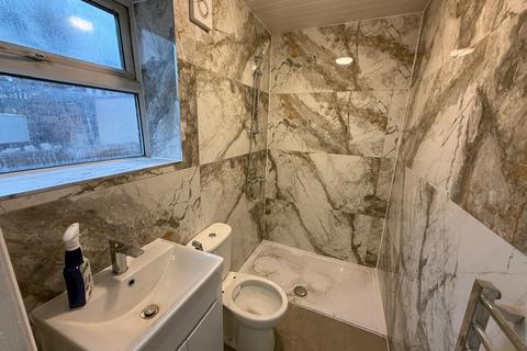 4 bedroom semi-detached house to rent, Toronto Avenue, London E12