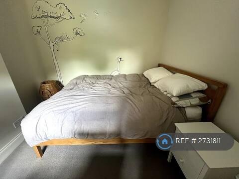 Bedroom 2 (King Bed)