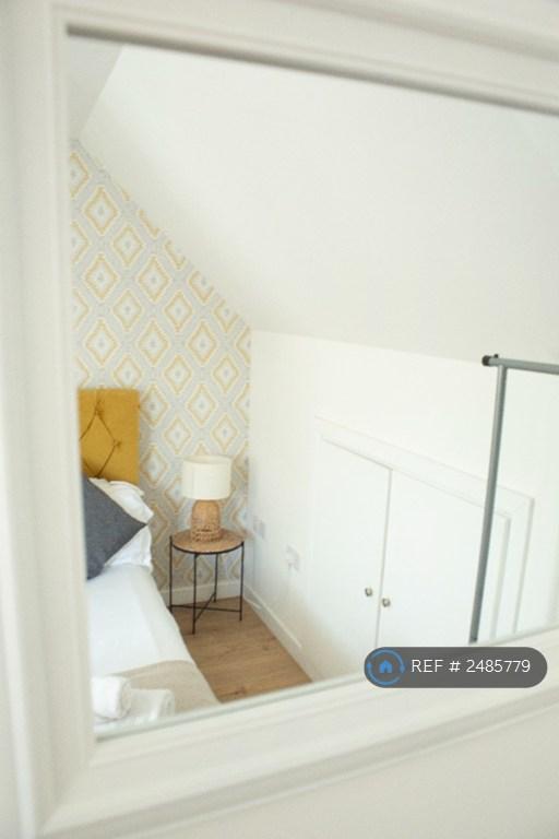 Mesh Accommodation Modern And Clean Bedroom