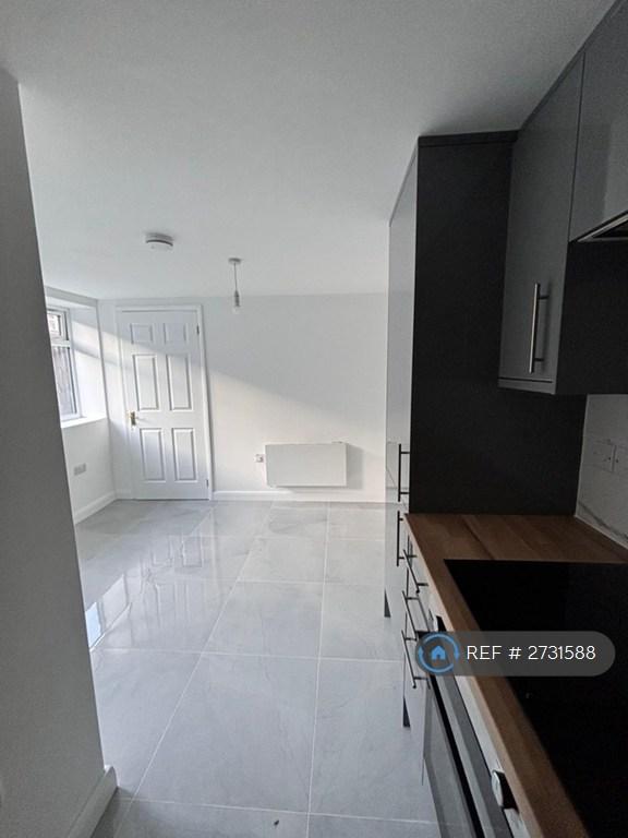 Living Room/Kitchen