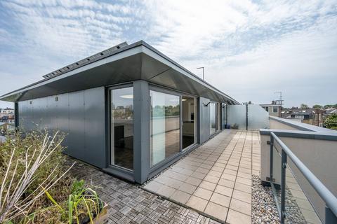 2 bedroom flat to rent, Lebanon Road, Wandsworth, London, SW18