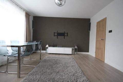 2 bedroom flat to rent, Inner Park Road, Southfields, London, SW19