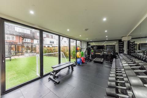 undefined, Hodford Road, London
