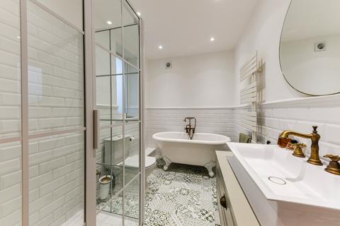 undefined, Hodford Road, London