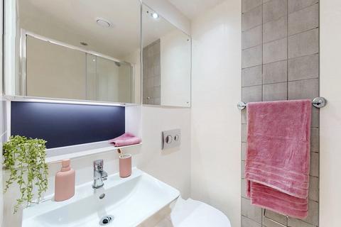 Studio to rent, Lambeth Road